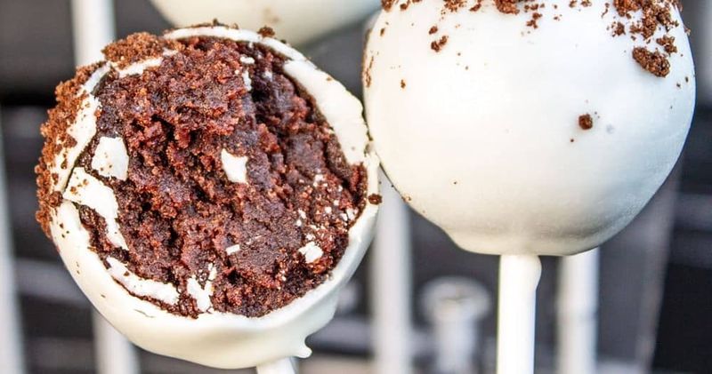 Cookies and Cream Cake Pop