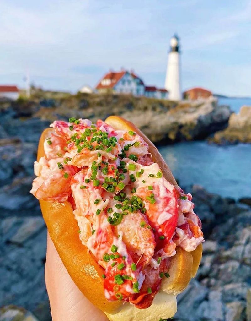 Maine: Lobster Roll