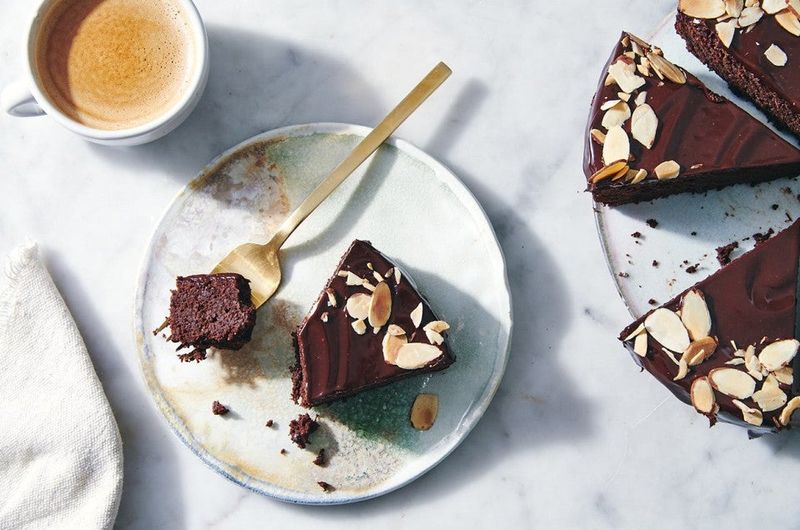 Low-Carb Chocolate Almond Cake