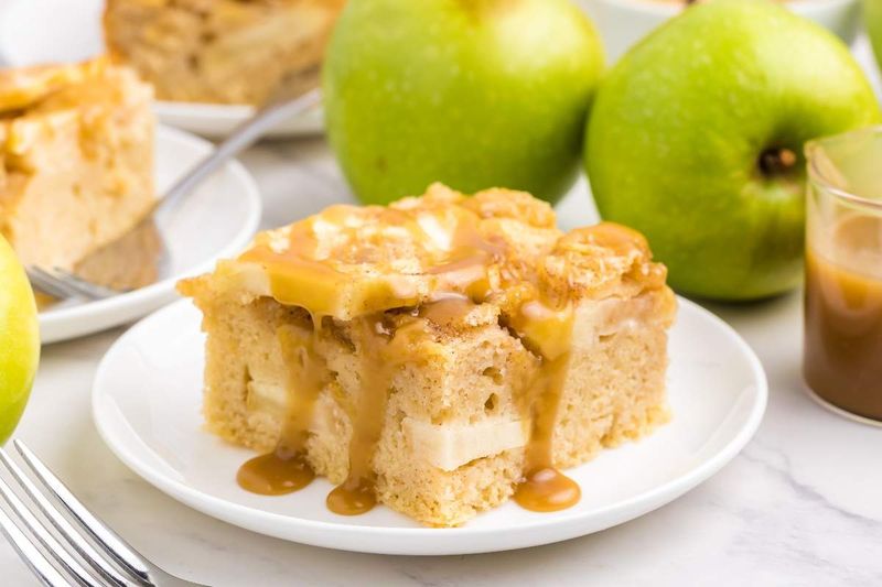 Apple Cinnamon Sheet Cake