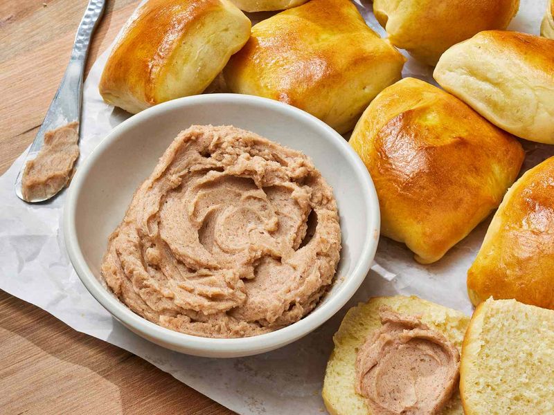 Texas Roadhouse's Rolls with Cinnamon Butter