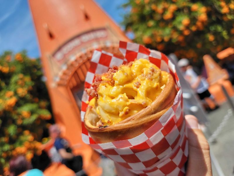 Bacon Mac & Cheese Cone at Cozy Cone Motel