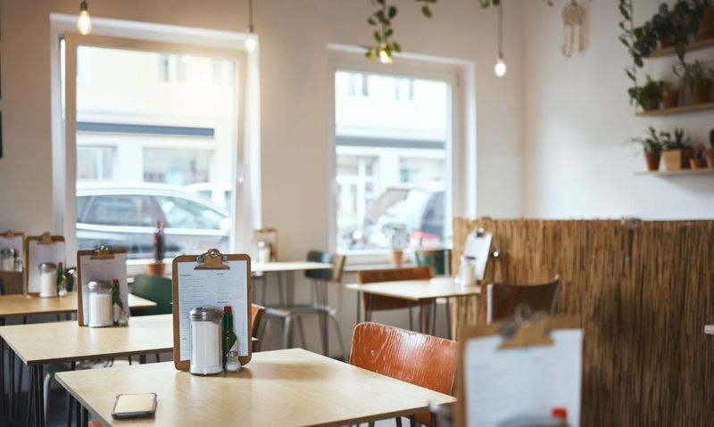 Dine During Off-Peak Hours
