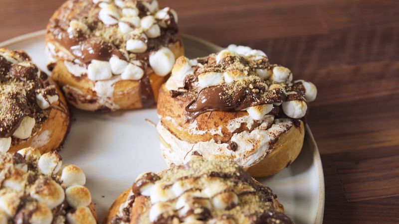 S'mores Cinnamon Rolls