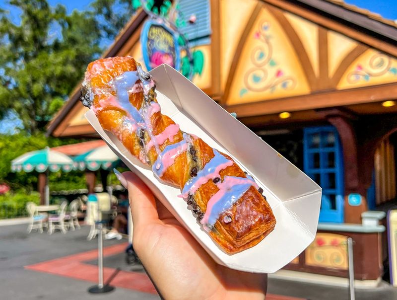 Cheshire Cat Tail at Fantasyland