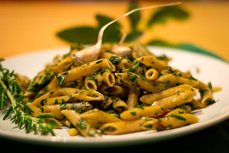 Roasted Garlic and Spinach Pasta