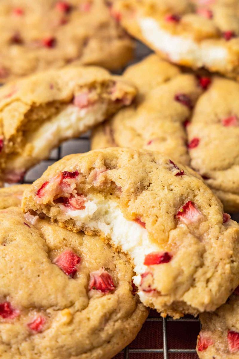 Strawberry Cheesecake Cookies