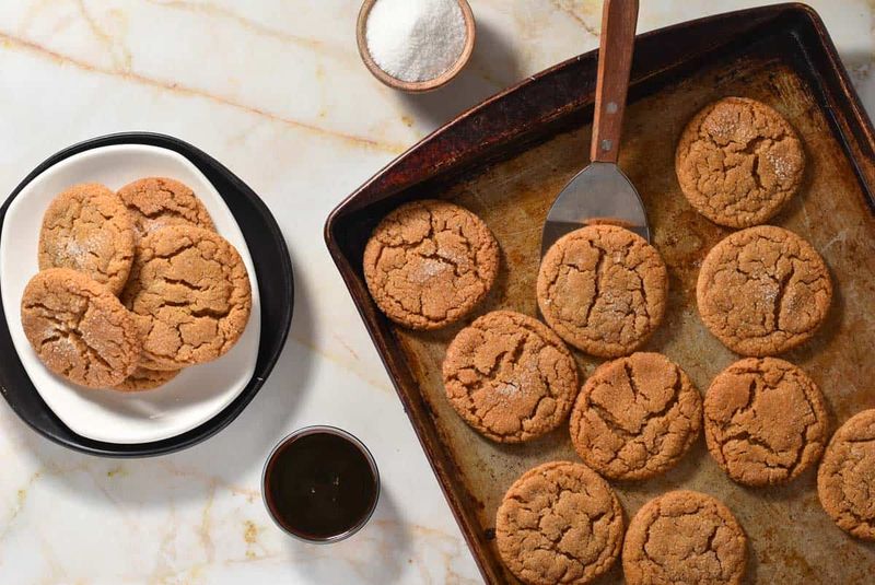 Molasses Crinkle Cookies