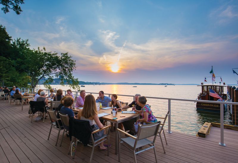 The Lakeside Grill