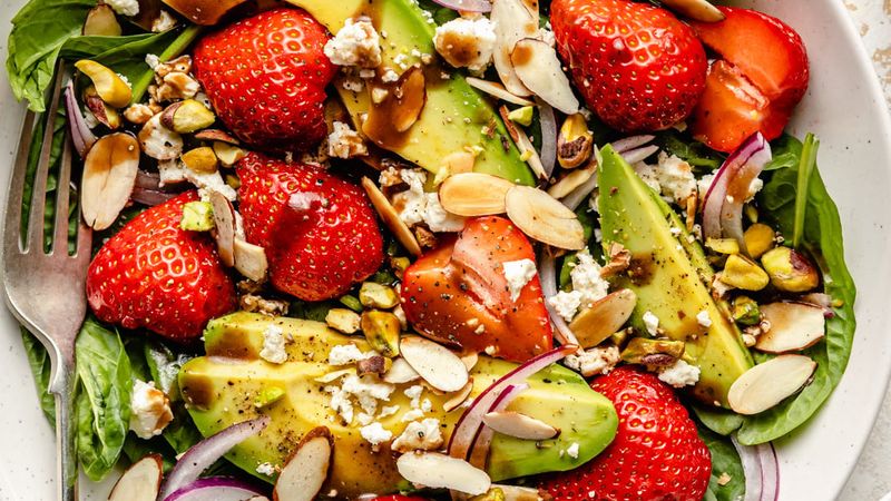 Avocado Strawberry Spinach Salad