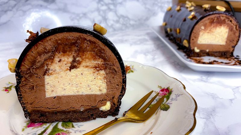 Pecan Praline Chocolate Cake - Baton Rouge, LA