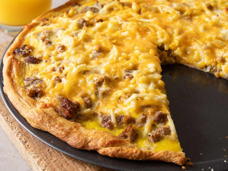 Gravy-Topped Breakfast Pizza
