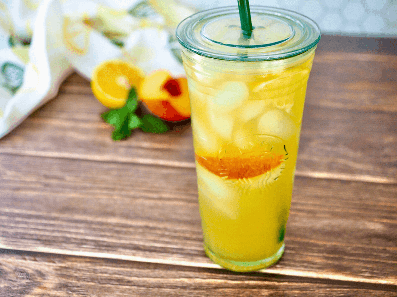 Shaken Iced Peach Green Tea