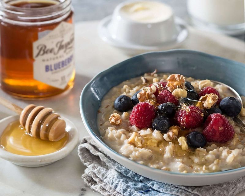 Oatmeal with Honey and Berries