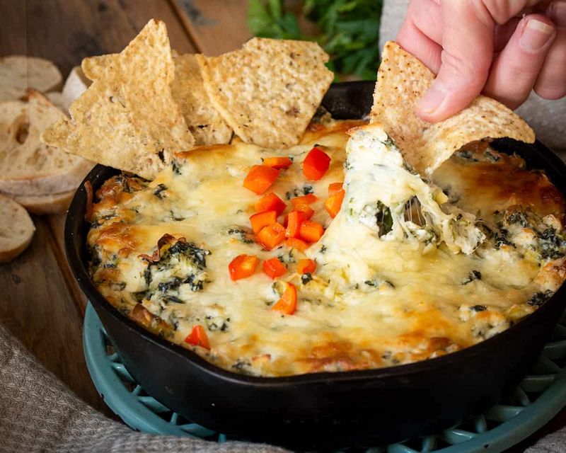 Cheesy Spinach and Artichoke Dip