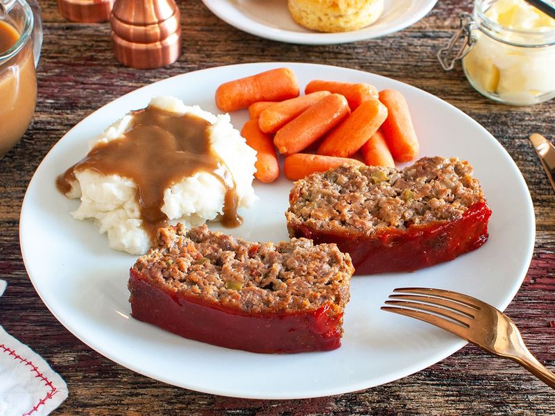 California: Meatloaf with Mashed Potatoes – The Apple Pan, Los Angeles