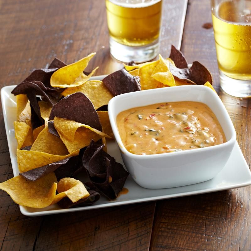 Ruby Tuesday: Cheddar Cheese Queso & Spinach Artichoke Dip