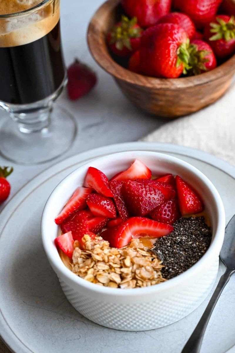 Greek Yogurt with Berries and Flaxseeds