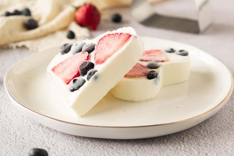 Frozen Berry Yogurt Bites