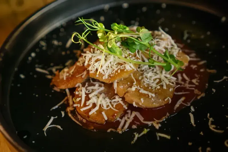 Colorado: Rocky Mountain Oysters – Buckhorn Exchange, Denver