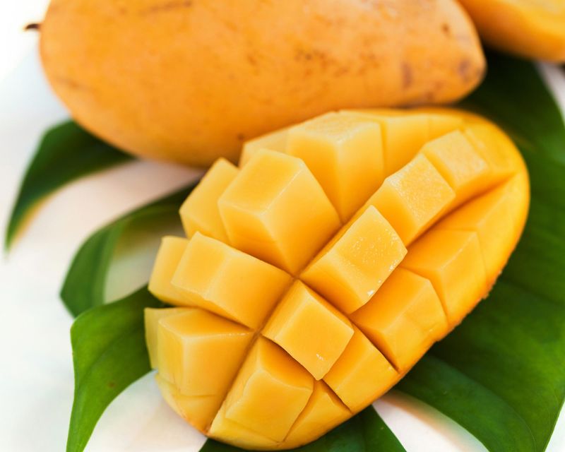 Mangoes - The Tropical Sugar Bomb