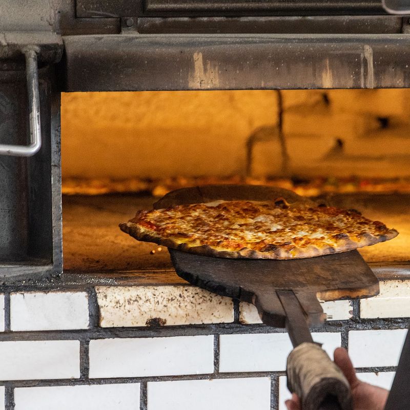 Connecticut: New Haven-Style Pizza (Apizza) – Frank Pepe Pizzeria Napoletana, New Haven