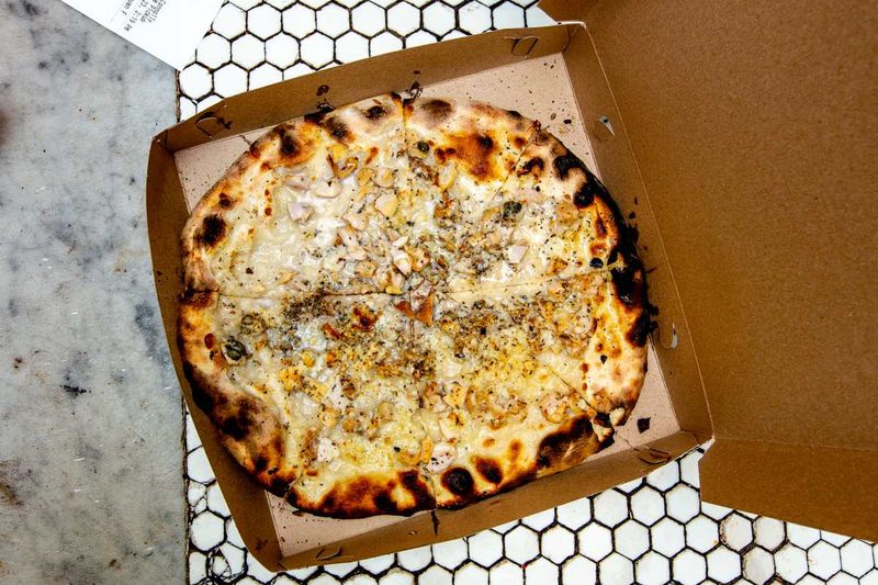 Connecticut: Frank Pepe Pizzeria – New Haven