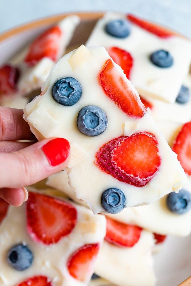 Frozen Yogurt Bark with Berries