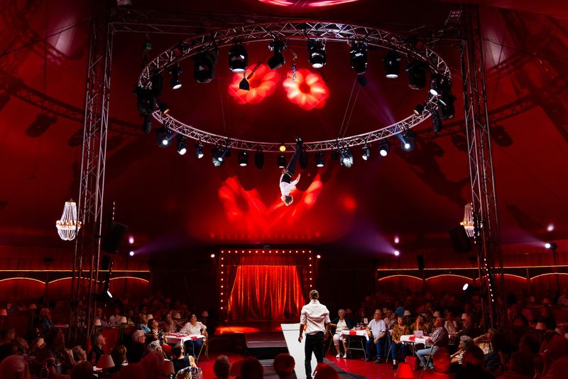 Circus Spectacle Café