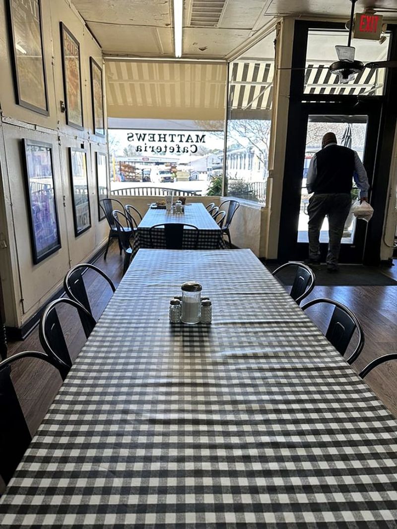Georgia: Matthews Cafeteria – Tucker