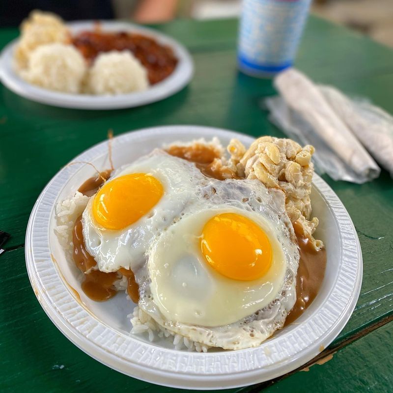 Hawaii: Loco Moco – Rainbow Drive-In, Honolulu