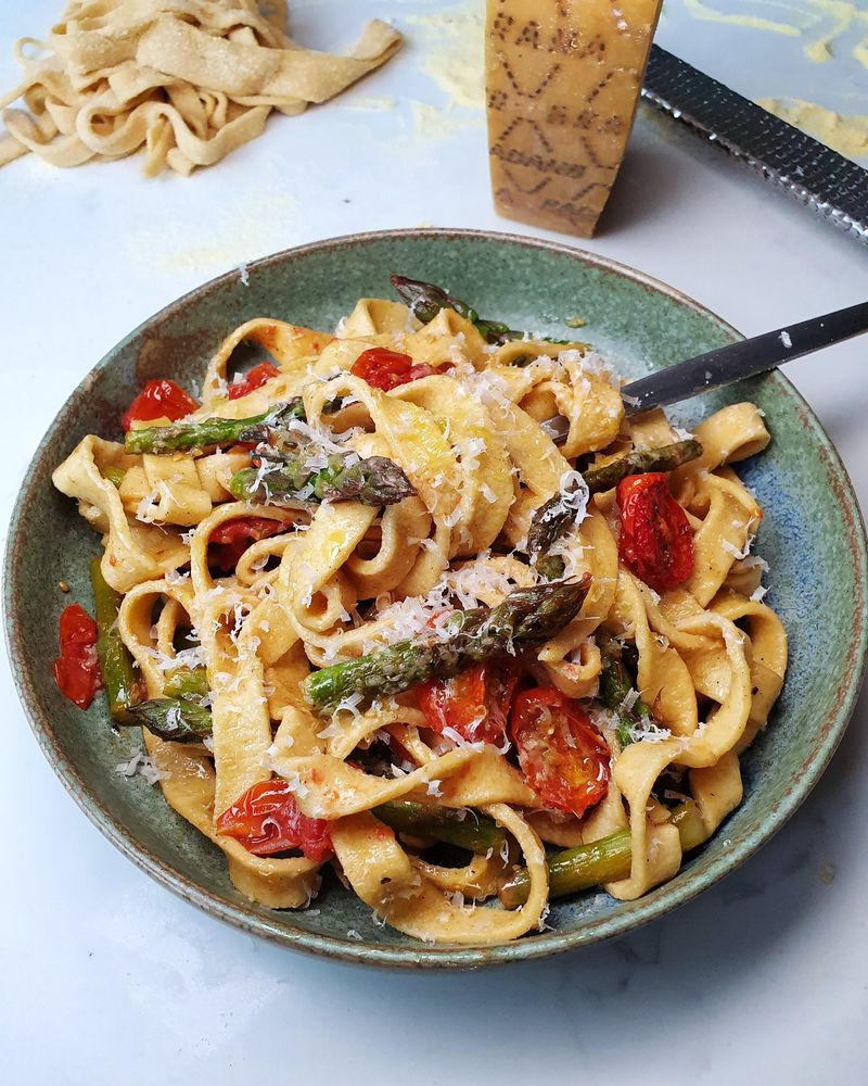 Tagliatelle with Tomato and Asparagus