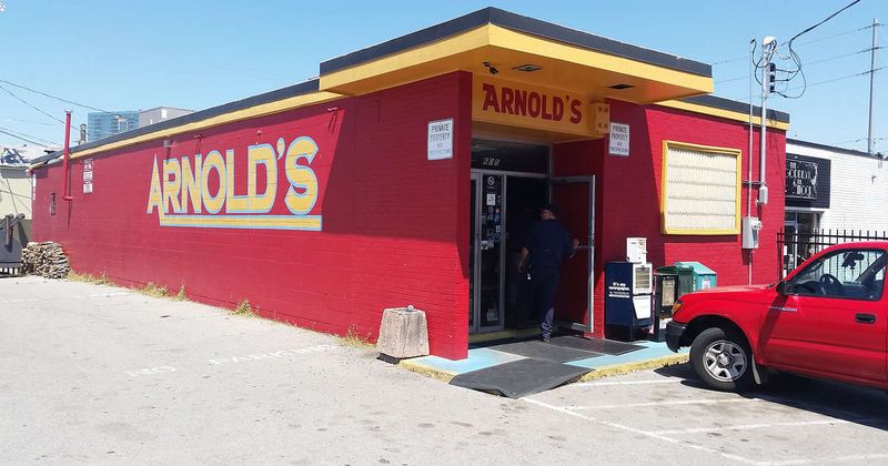 Arnold’s Country Kitchen – Nashville, Tennessee