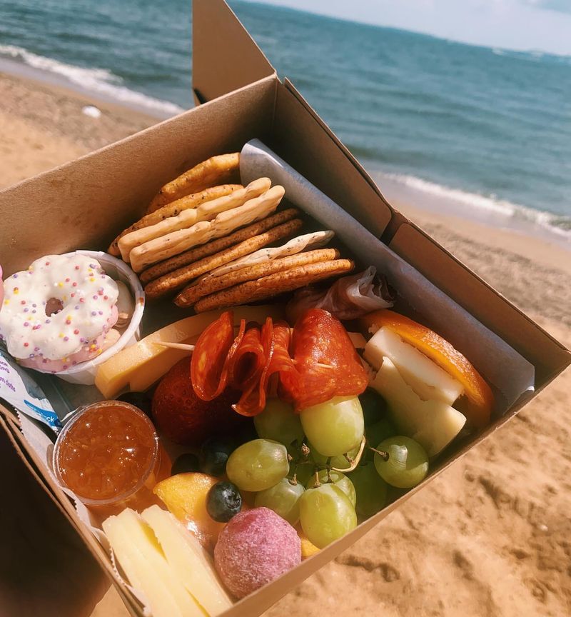 Crackers and Cheese Cubes