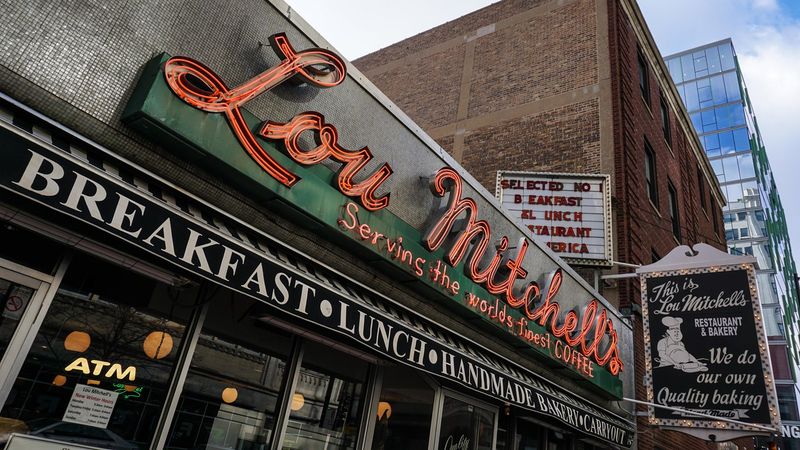 Illinois: Lou Mitchell's – Chicago