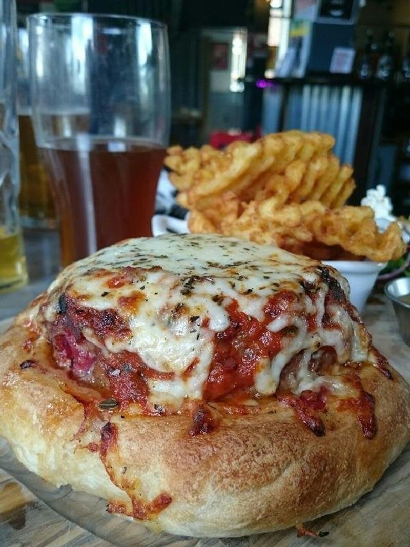 Illinois - The Deep Dish Burger