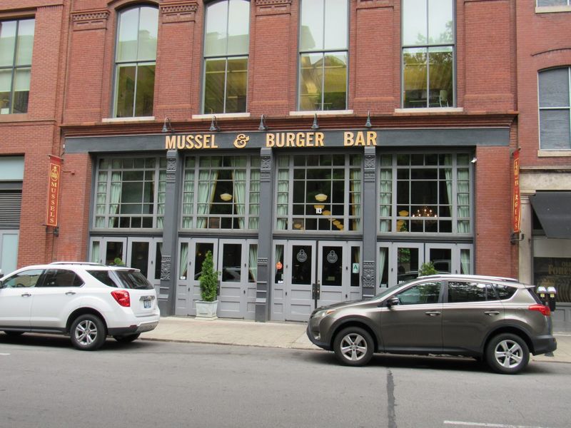 Kentucky: Mussel & Burger Bar – Louisville