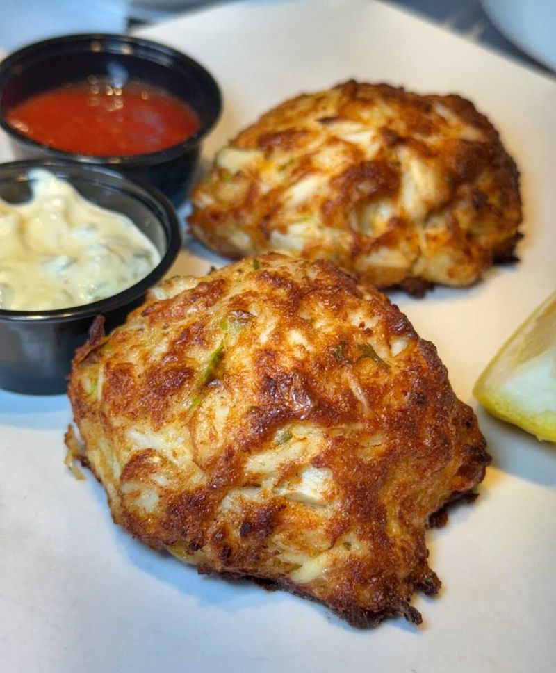 Maryland: Crab Cake Platter – G&M Restaurant, Linthicum Heights