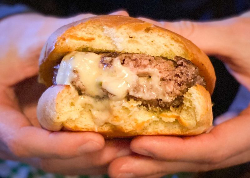 Minnesota: Juicy Lucy Burger – Matt's Bar, Minneapolis