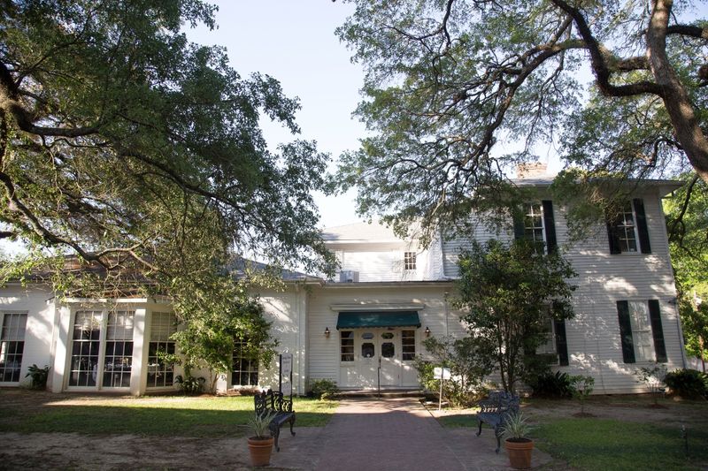 Mississippi: The Carriage House