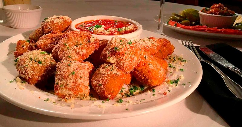 Missouri: Toasted Ravioli – Charlie Gitto's, St. Louis
