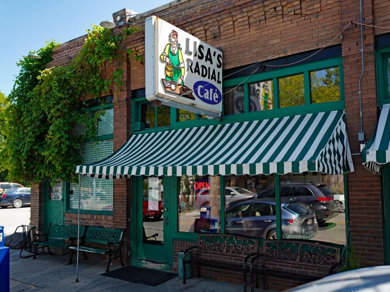 Nebraska: Lisa's Radial Café (Omaha)