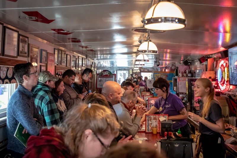 New Hampshire: Red Arrow Diner – Manchester