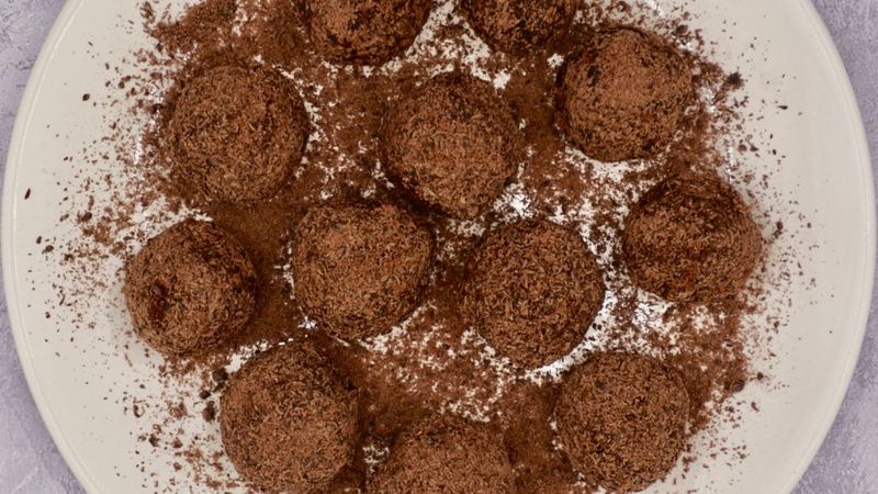 Banana Cocoa Oat Truffles