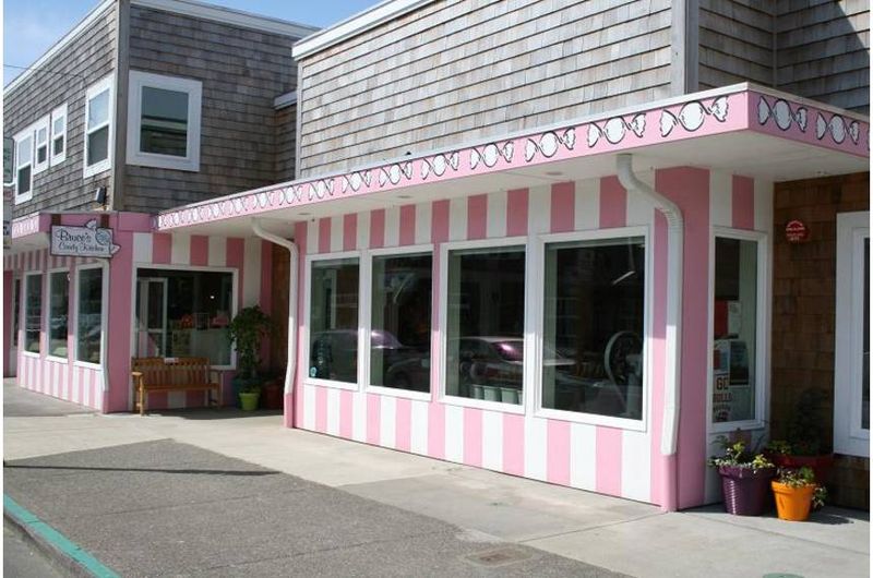 Oregon: Bruce's Candy Kitchen – Cannon Beach