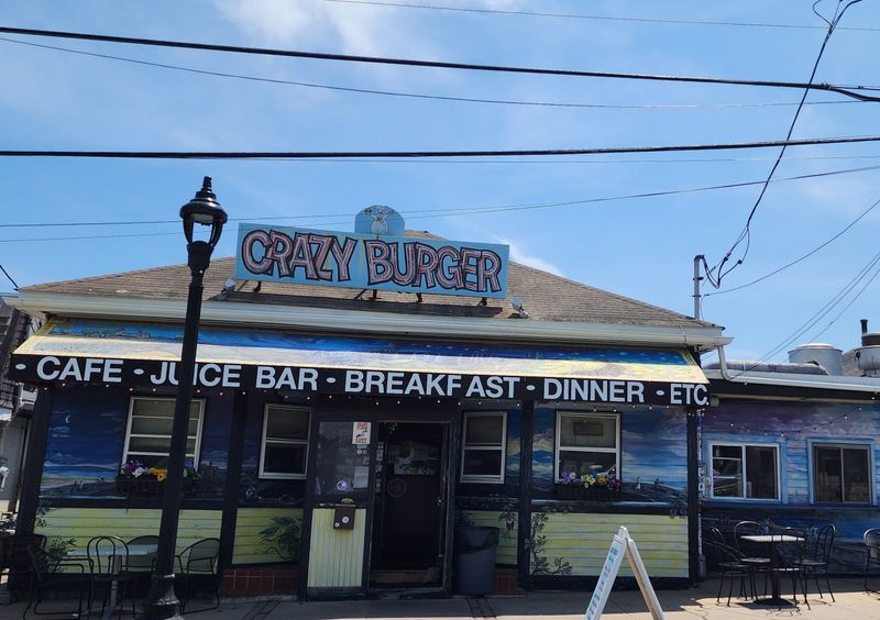 Rhode Island: Crazy Burger Café & Juice Bar – Narragansett