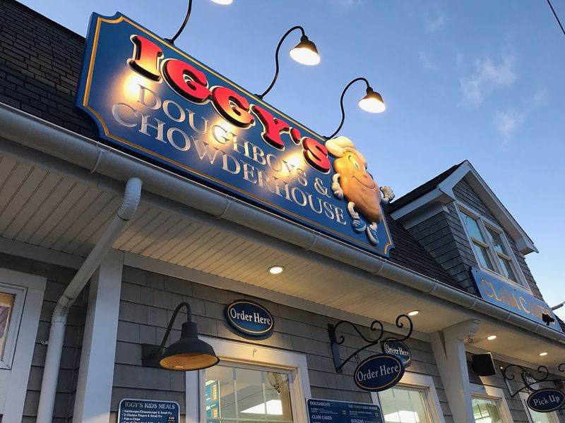 Rhode Island: Iggy's Doughboys & Chowder House