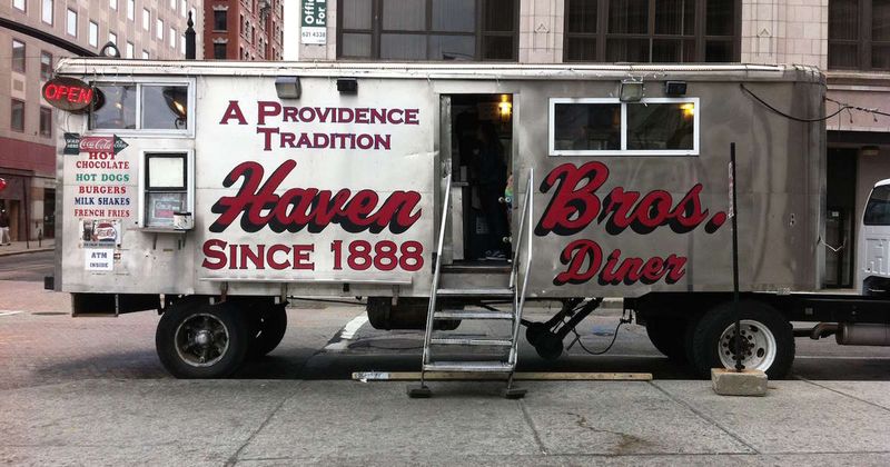 Rhode Island: Haven Brothers Diner – Providence