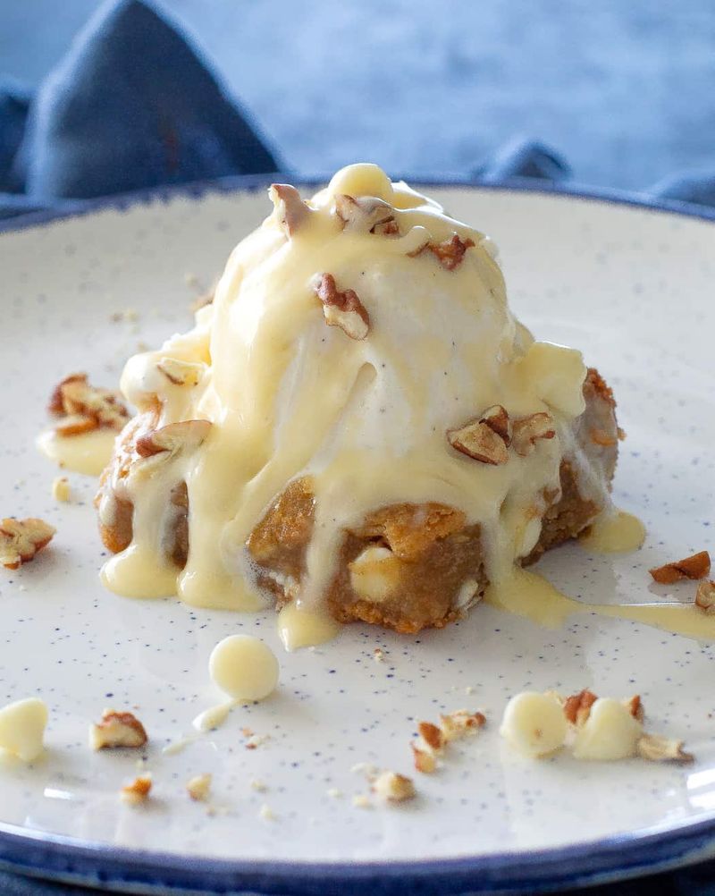 Applebee's Blondie with Maple Butter Sauce