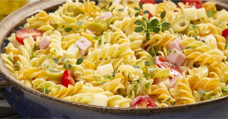 Brazilian Salada de Macarrão